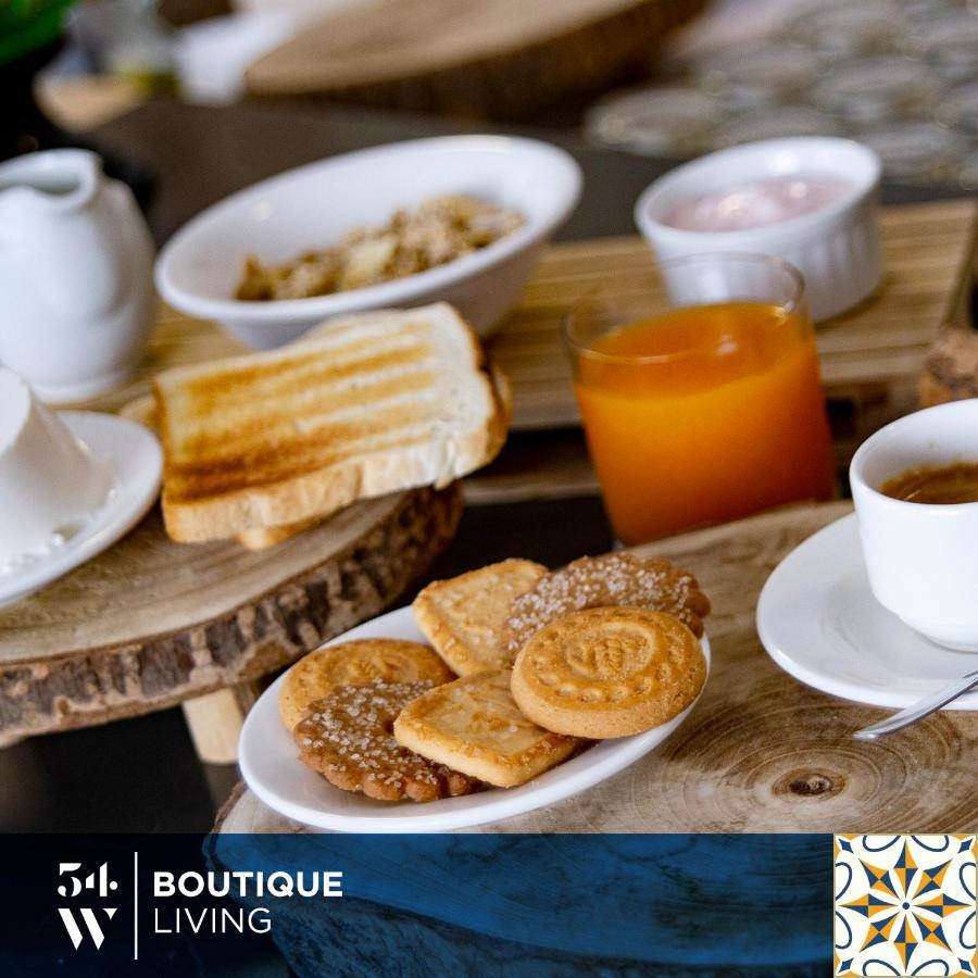 Bed and Breakfast Fiftyfour West Boutique Living Арб Екстер'єр фото