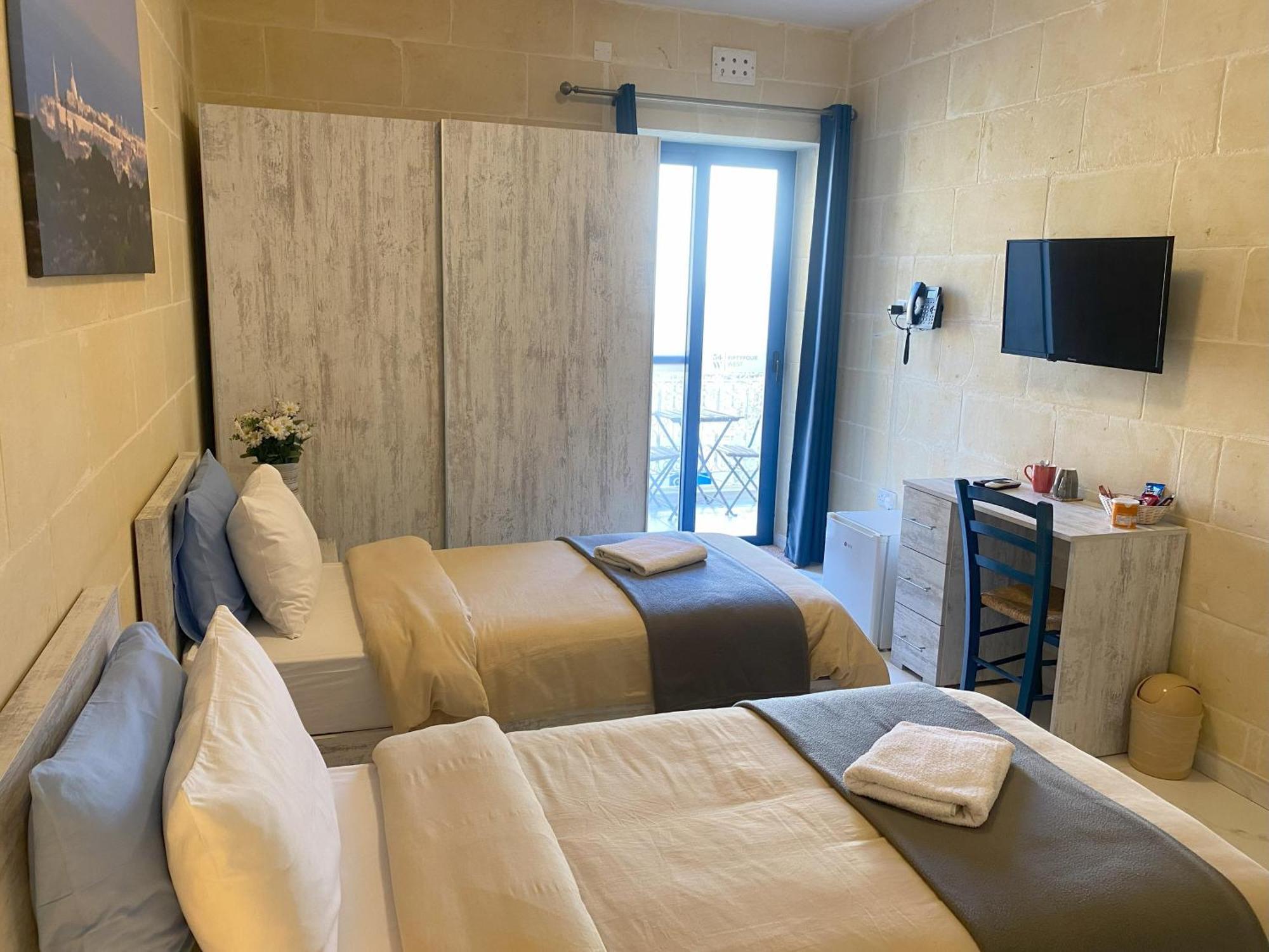Bed and Breakfast Fiftyfour West Boutique Living Арб Екстер'єр фото