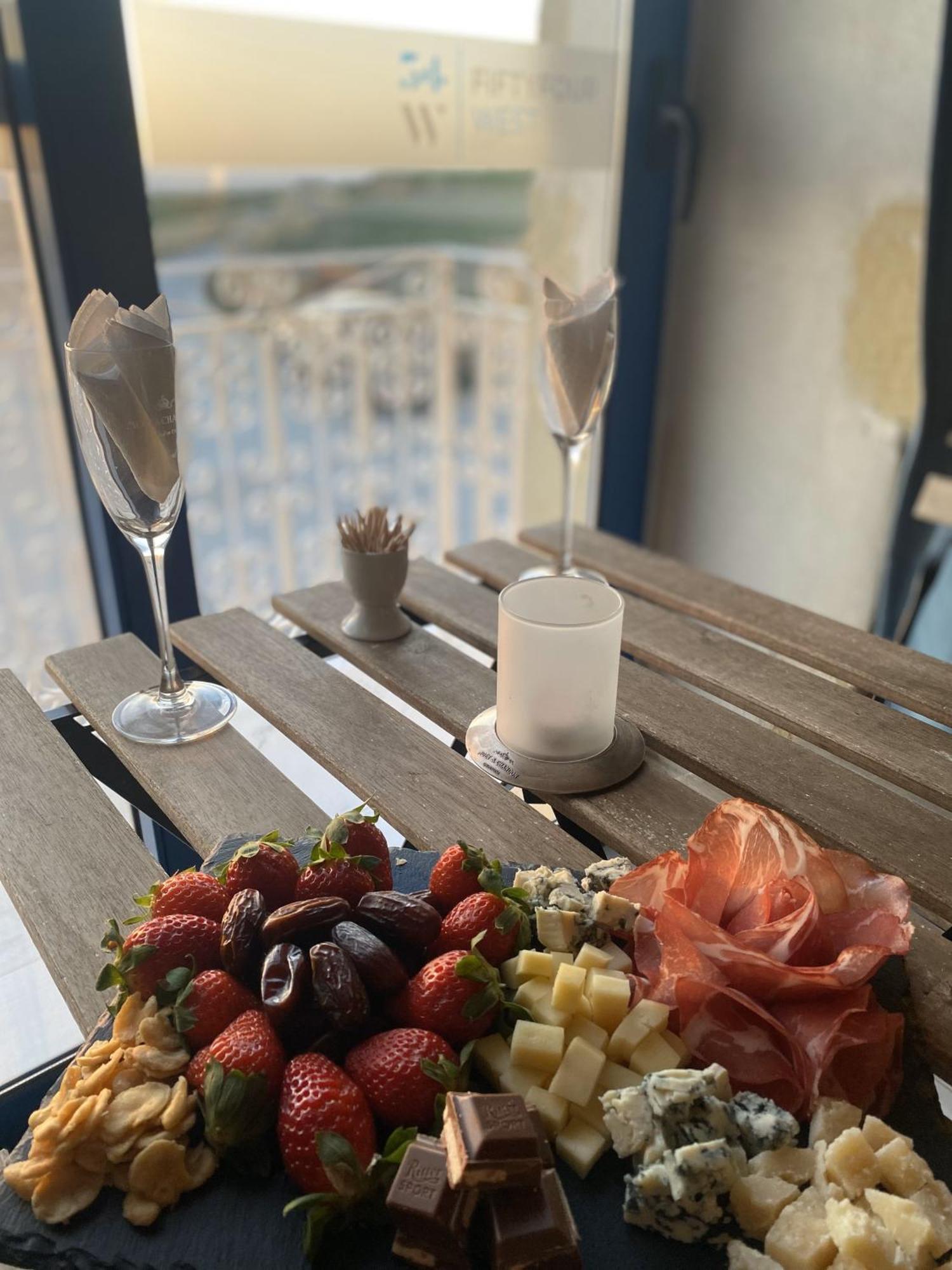 Bed and Breakfast Fiftyfour West Boutique Living Арб Екстер'єр фото