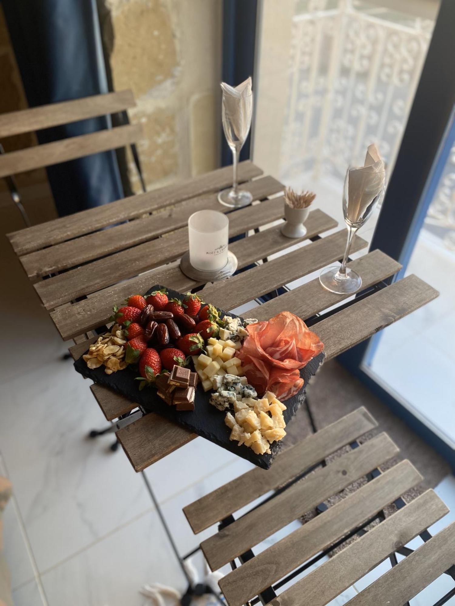 Bed and Breakfast Fiftyfour West Boutique Living Арб Екстер'єр фото